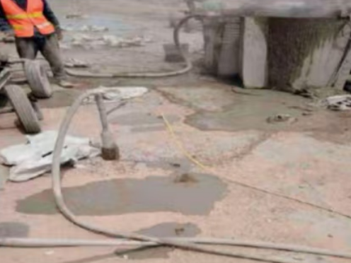 房山水泥混凝土路面板底注浆技术 路面脱空注浆整治方案